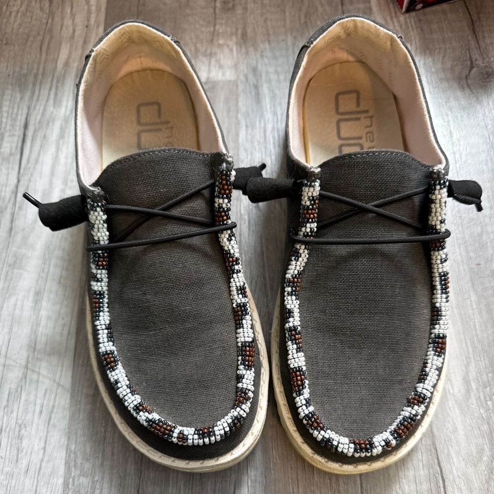 Women’s custom beaded leopard hey dudes size 6
